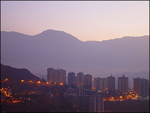 Dover Miralles: Caracas, Venezuela, con el fondo del Cerro Ávila.