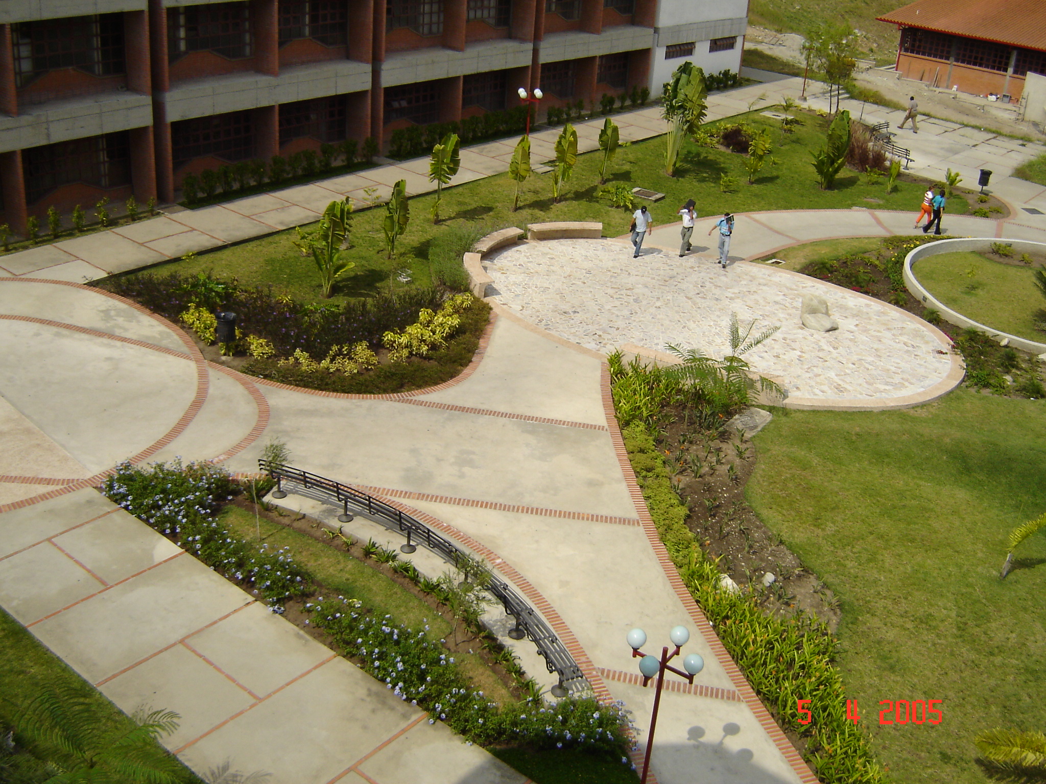 Plaza de la Facultad de Ciencias Económicas y Sociales