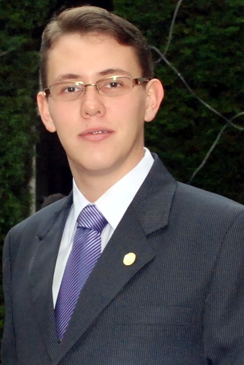 Oscar E. Fernández-Guillén